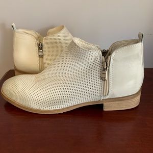 Vero Cuoio Grey Leather Distressed Booties